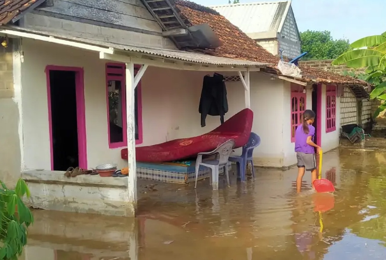 Luapan banjir yang menerjang ratusan rumah warga di Tuban, Jawa Timur. SP/ TBN