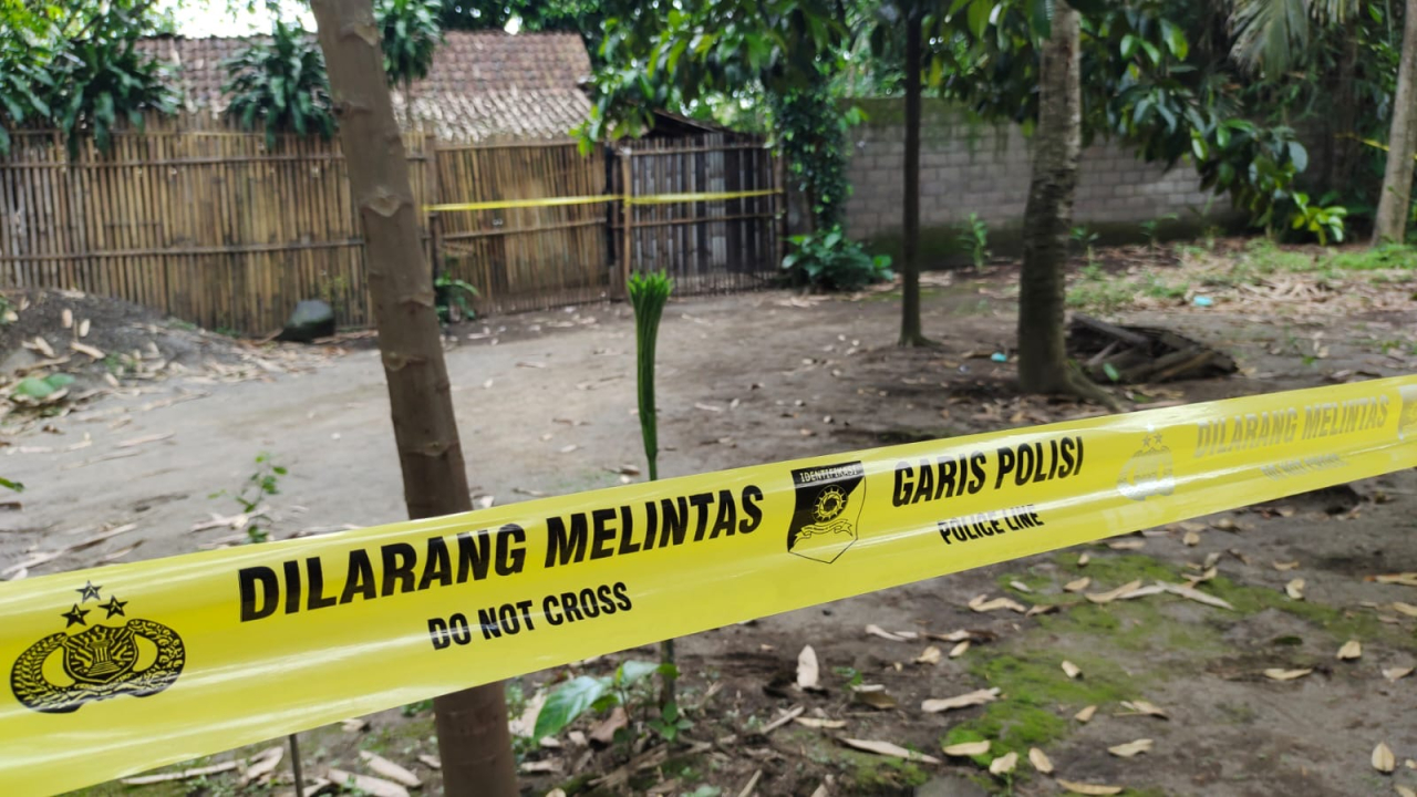 Lokasi rumah korban tewas di dalam rumah diduga akibat perampokan