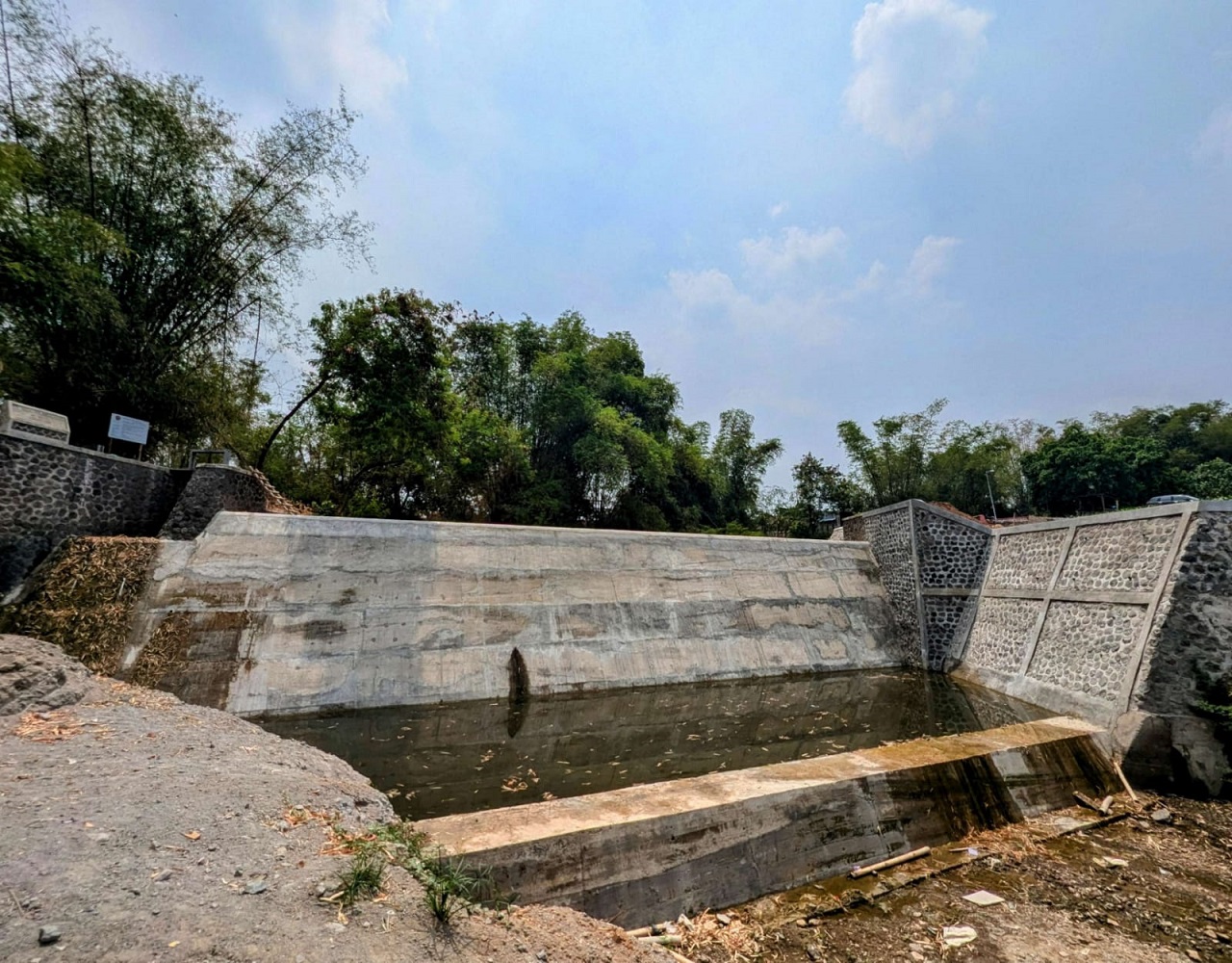 Pembangunan dan peningkatan irigasi, Bendung Mojogeneng di Desa Kalen, Kecamatan Dlanggu, Kabupaten Mojokerto. SP/ DWI