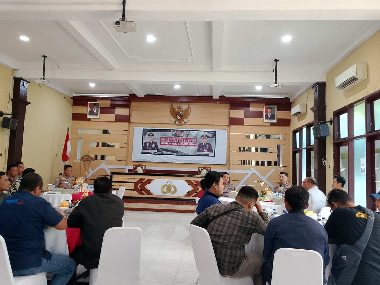 Kapolres Lamongan saat menyampaikan sambutanya dalam acara PIRAMIDA bersama awak Media. SP/MUHAJIRIN 