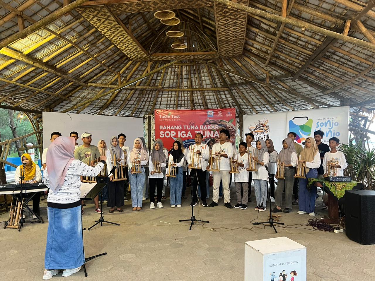 Riyono Aleg DPR RI dapil 7 Jatim saat bersama Komunitas Disabilitas Yellow pin. SP/ RIKO