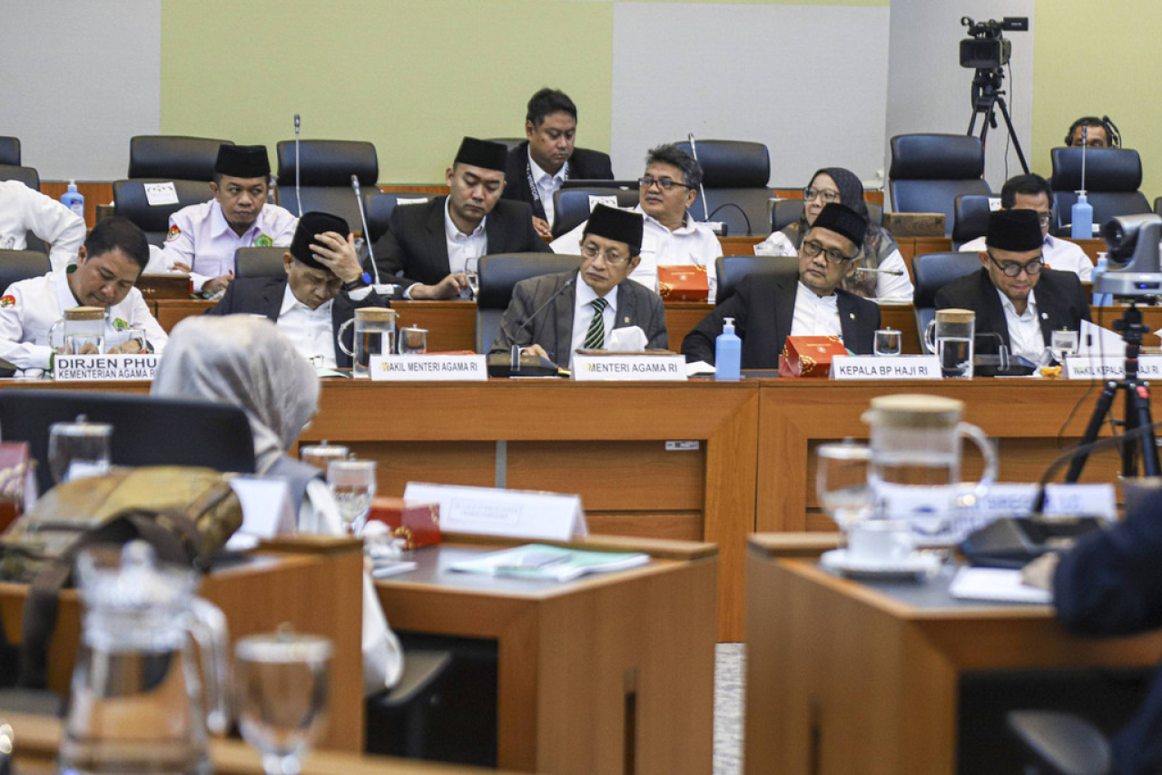 Komisi VIII DPR RI menggelar rapat membahas biaya penyelenggaraan haji 2025 bersama Menteri Agama Nasaruddin Umar, Senin (30/12/2024).