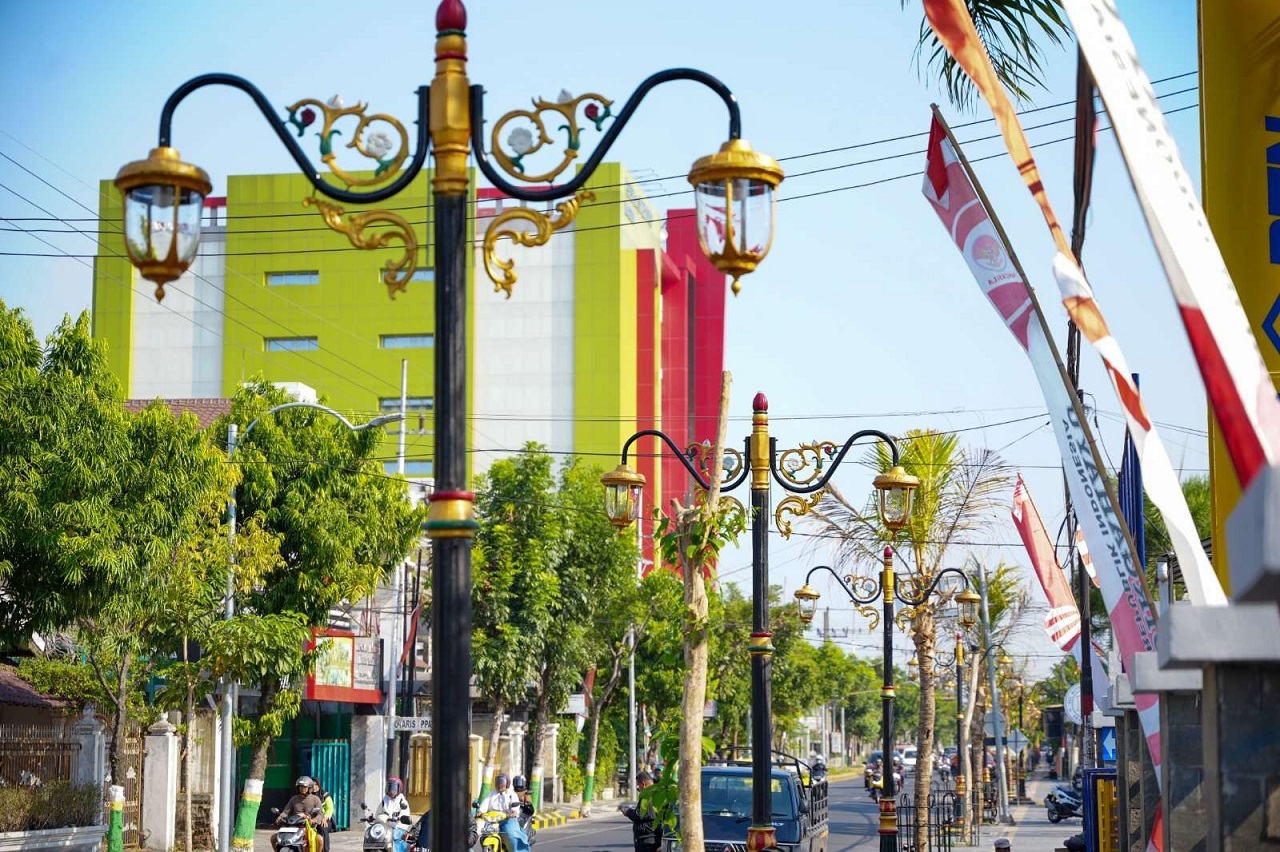 Ilustrasi. Penerangan jalan umum (PJU) di kawasan Madiun, Jawa Timur. SP/ MDN