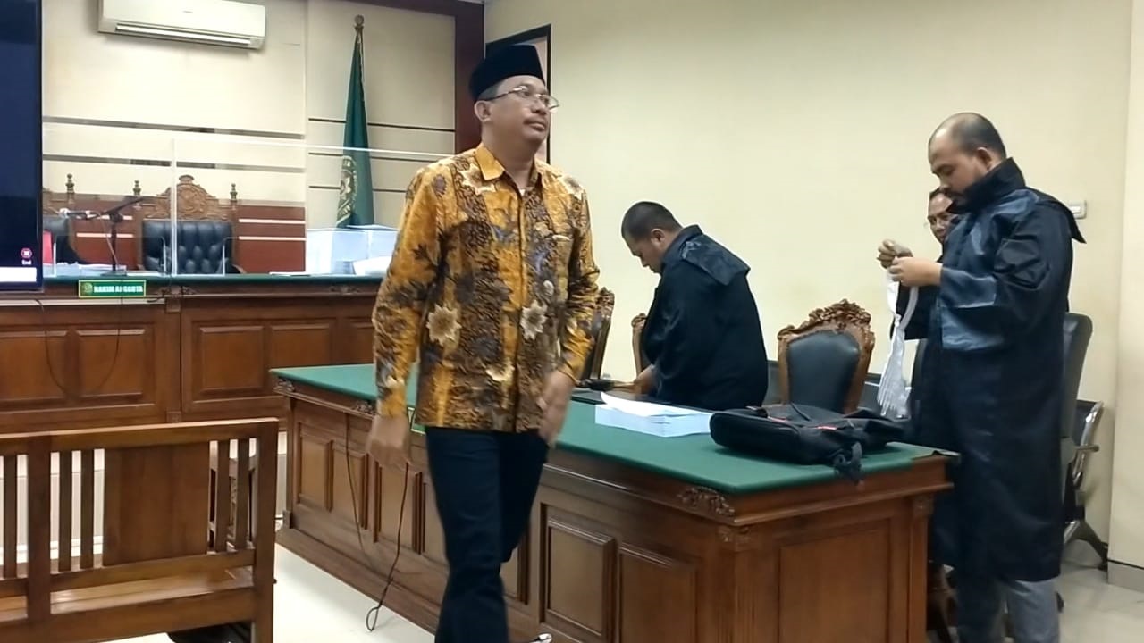 Ekspresi Gus Muhdlor, usai menjalani sidang tuntutan di Pengadilan Tipikor Surabaya, Senin (9/12/2024).