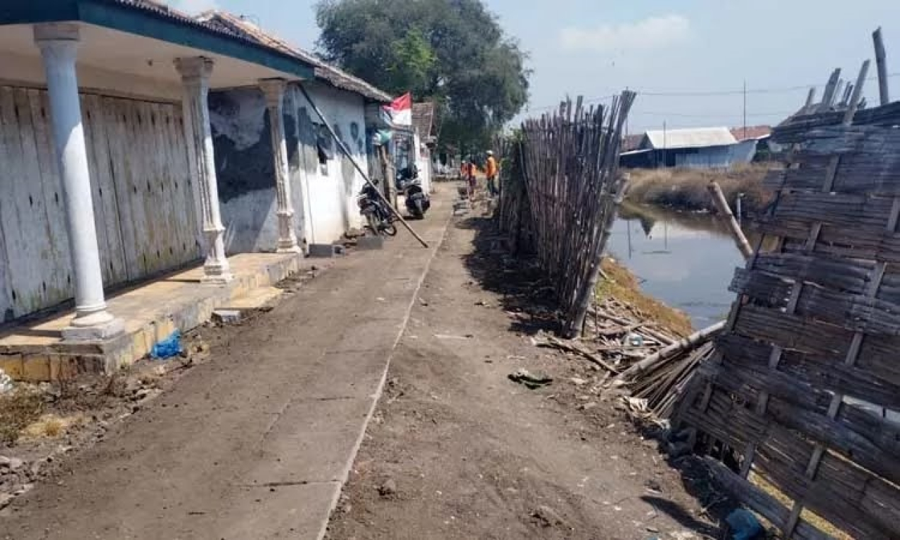 Pembangunan jalan lingkungan dan drainase di Desa Tambaklekok Kecamatan Lekok kabupaten Pasuruan.