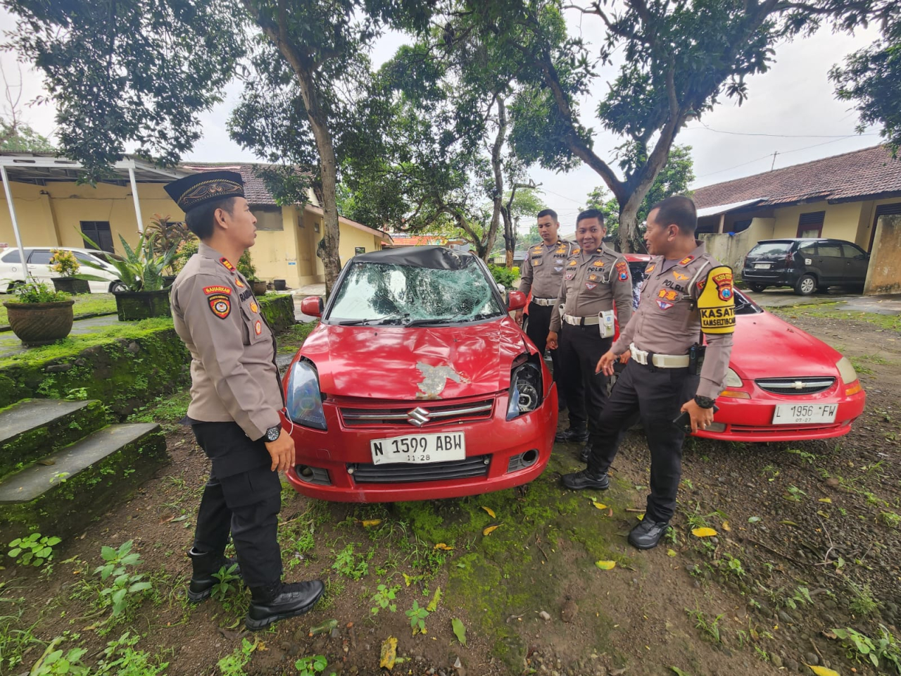 Mobil pelaku tabrak lari yang menyebabkan pejalan kaki tewas diamankan polisi. SP/Lestariono