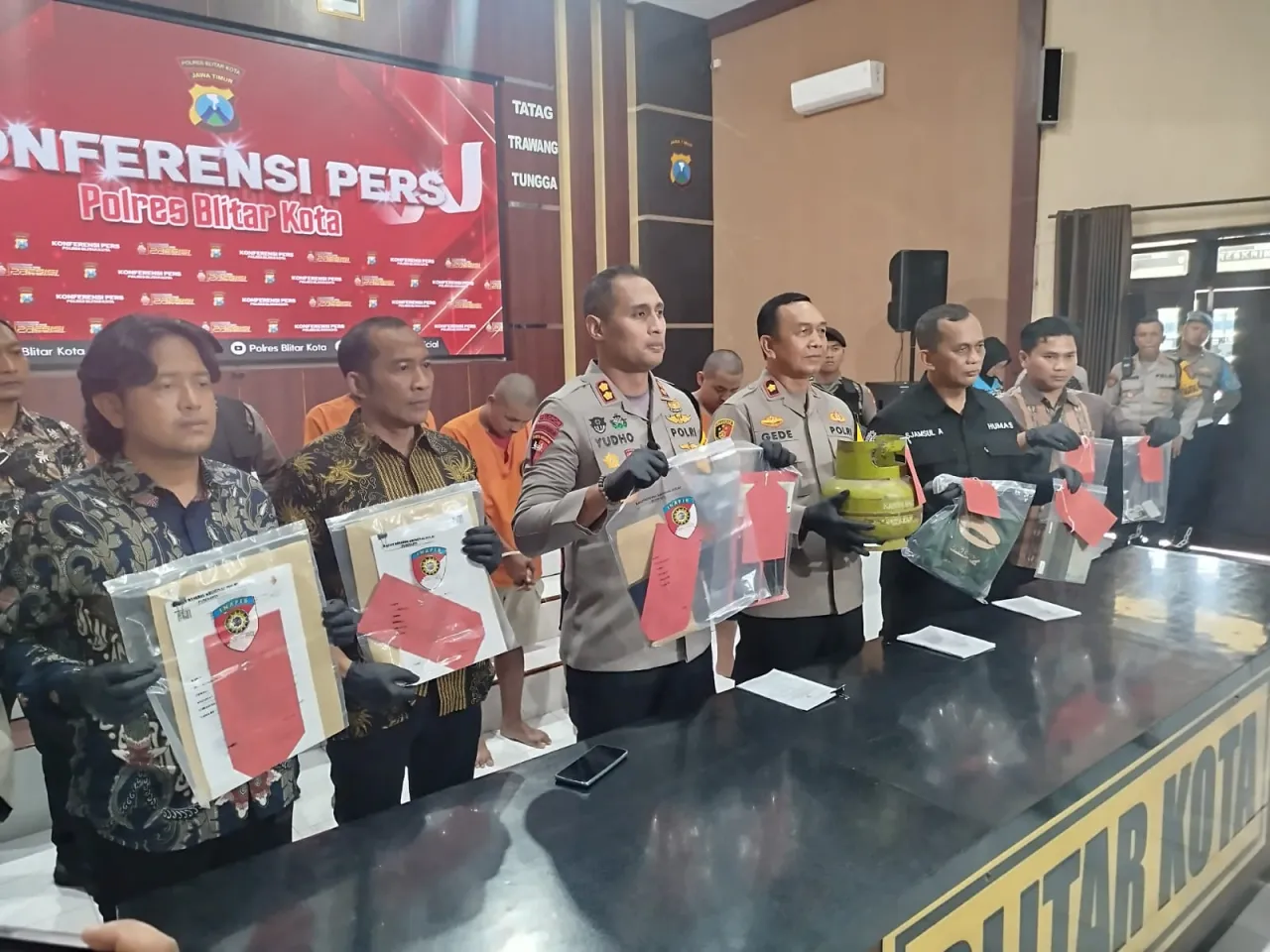 Mengaku Anggota LPK dan Wartawan, Warga Blitar Tipu Korban Puluhan Juta Rupiah
