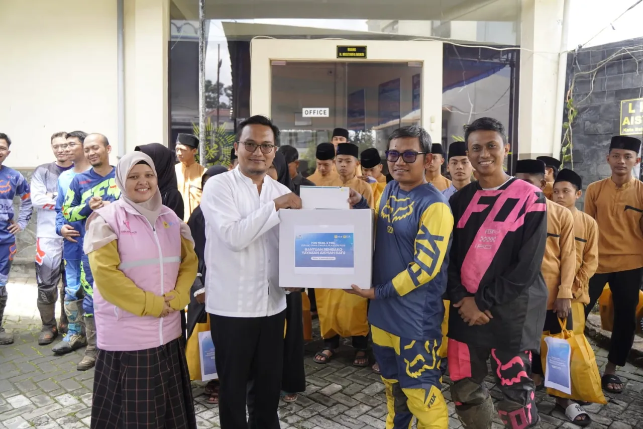 Kolaborasi Dengan PLN Icon Plus, Srikandi PLN Jatim Berbagi Kebahagiaan Bersama Para Santri