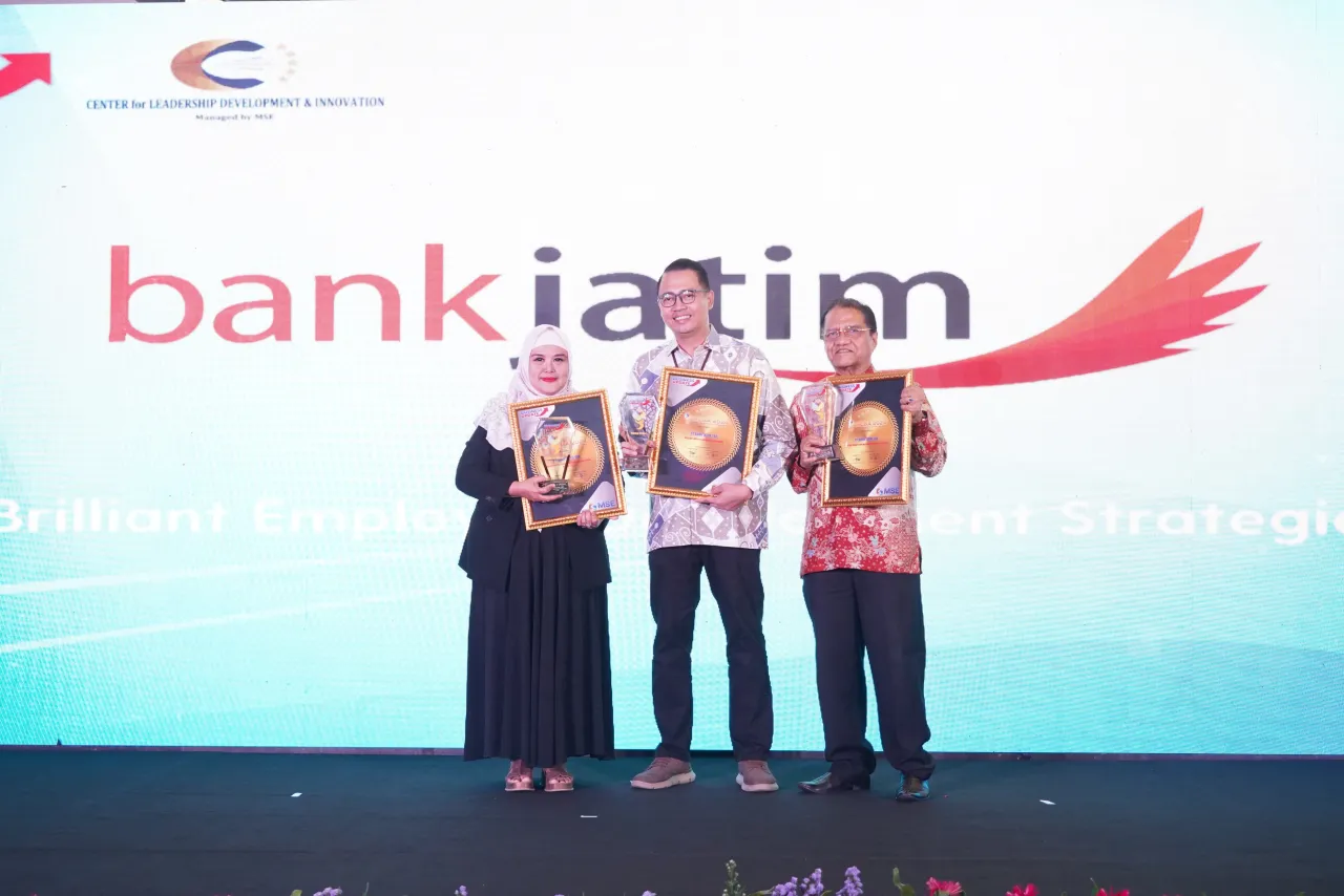 Bank Jatim Boyong Penghargaan Dalam Ajang IHCBA dan IPRA 2025