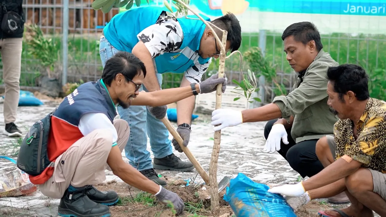 Gelar Aksi Tanam, PLN Peringati Bulan K3 Nasional