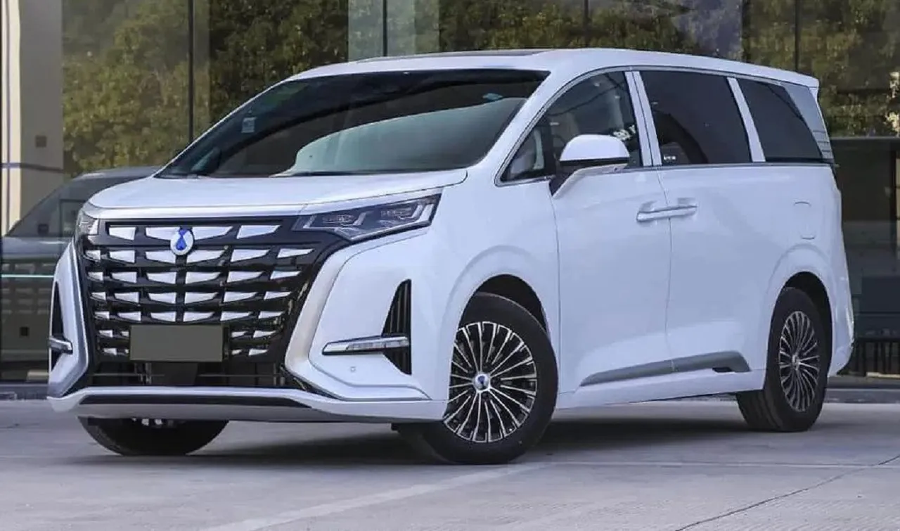 Dibanderol Mulai Rp 750 Jutaan, BYD Luncurkan Denza D9 Facelift 2025
