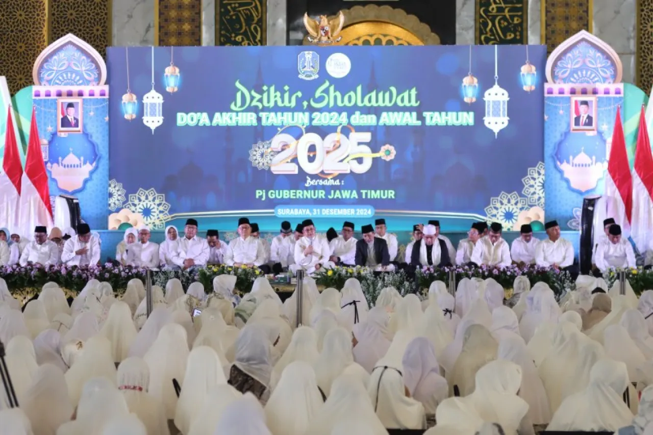 Dzikir dan Sholawat Tutup Tahun di Masjid Al Akbar Surabaya
