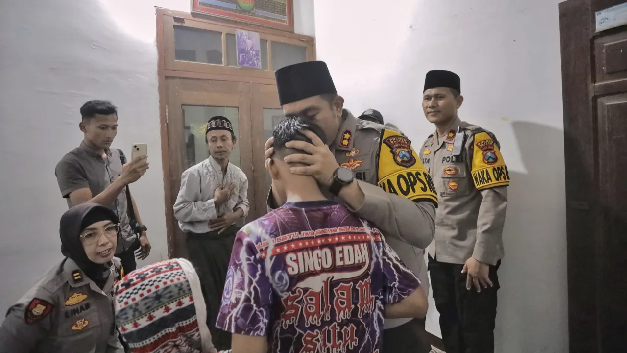 Wujud Simpati Polri, Kapolres Blitar Beri Trauma Healing pada Keluarga Korban Mutilasi