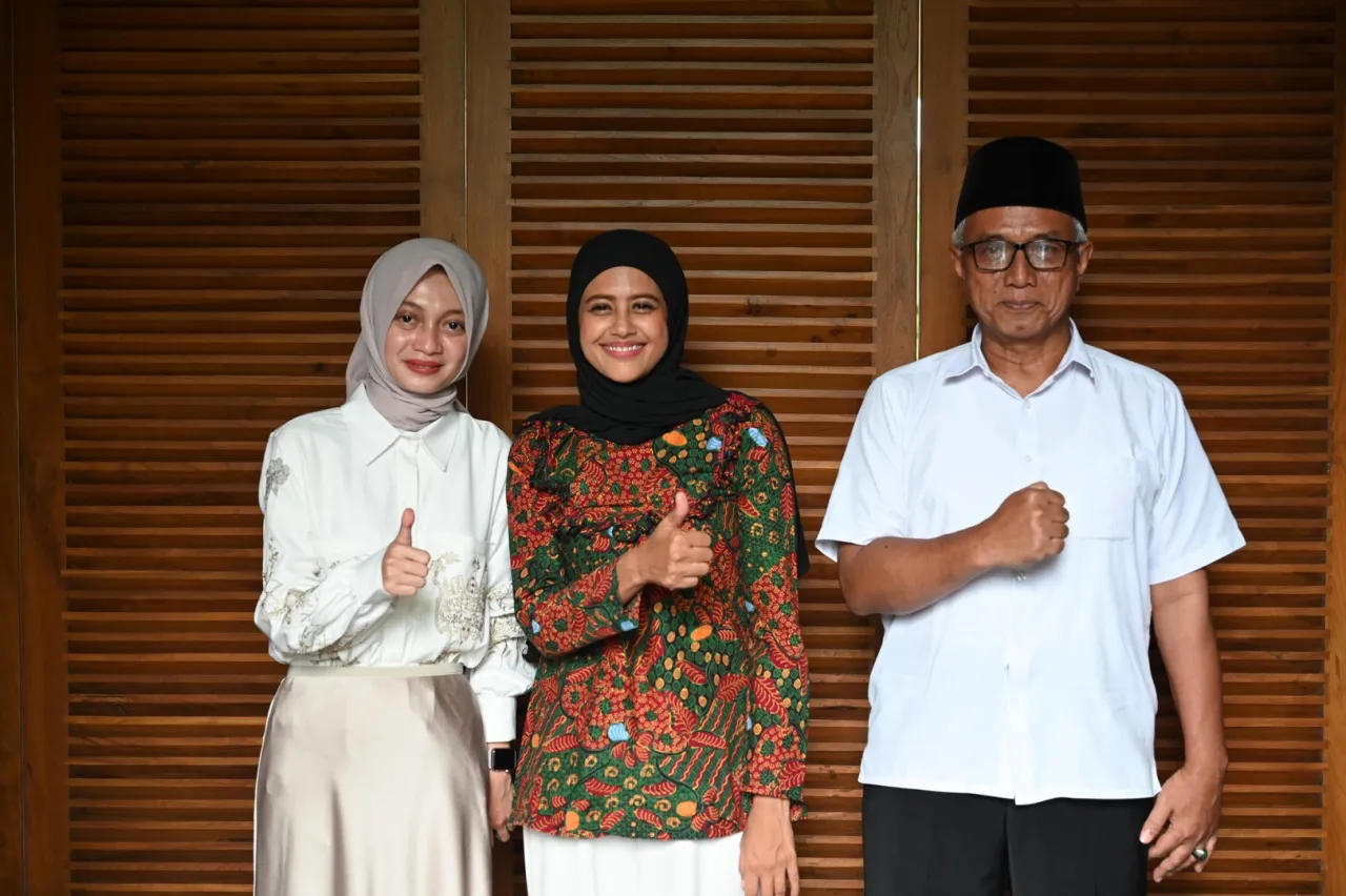 Terpilih Wali Kota Kediri, Mbak Vinanda dan Gus Qowim Silaturahmi ke Rumah Bunda Fe