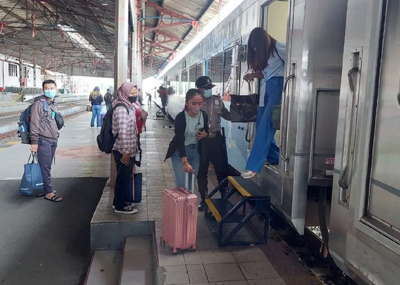 Momen Libur Nataru, Penumpang KA Stasiun Kepanjen Melonjak 10 Persen