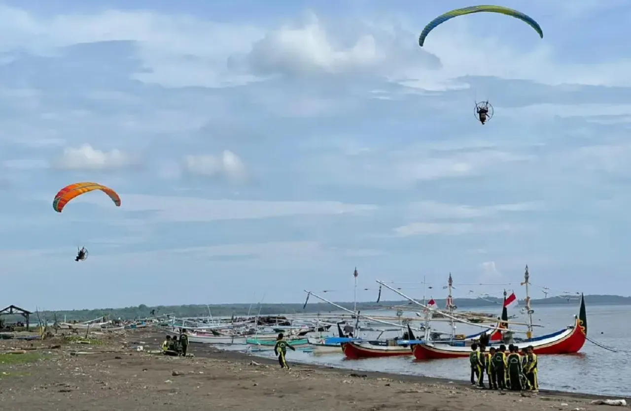 Pantai Bimorejo Banyuwangi ‘Go International’, Hadirkan Atraksi Udara Menarik