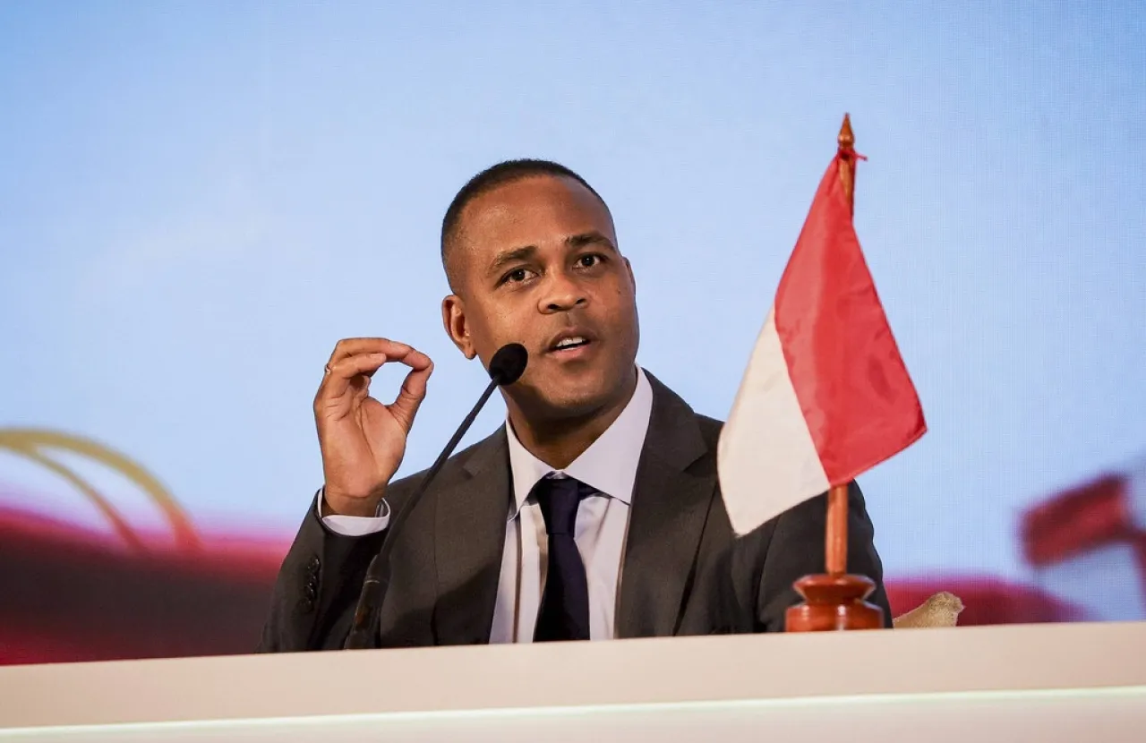 Kluivert: Masyarakat RI Sangat Tergila-gila dengan Sepak bola