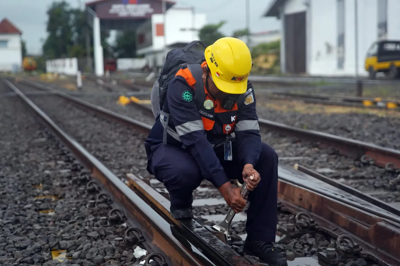 Selama Liburan Nataru, PPJ Kereta Api Selalu Periksa Prasarana Jalan KA