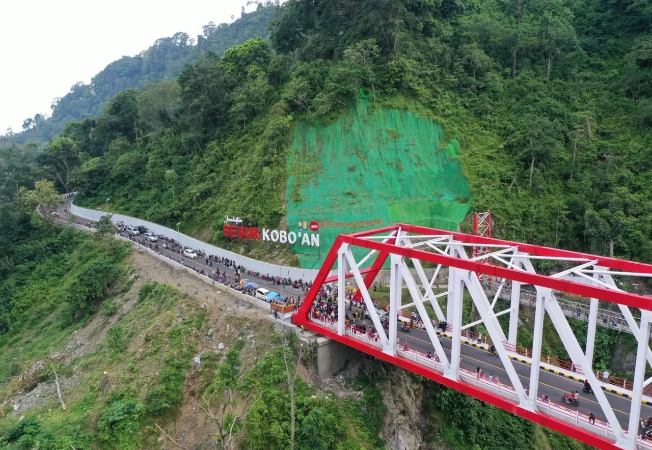 Wisata Gladak Abang, Suguhkan Nuansa Pantai dan Danau yang Mempesona