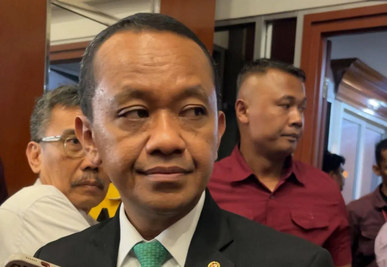 Bahlil, Habis Otak-atik LPG 3 Kg, Geser Solar Subsidi