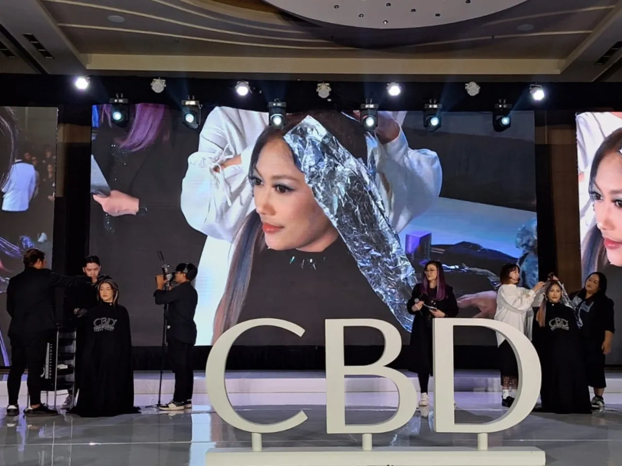 Gandeng Professional Hairdresser, CBD Professional Perkenalkan Tren Warna Rambut Terbaru 2025