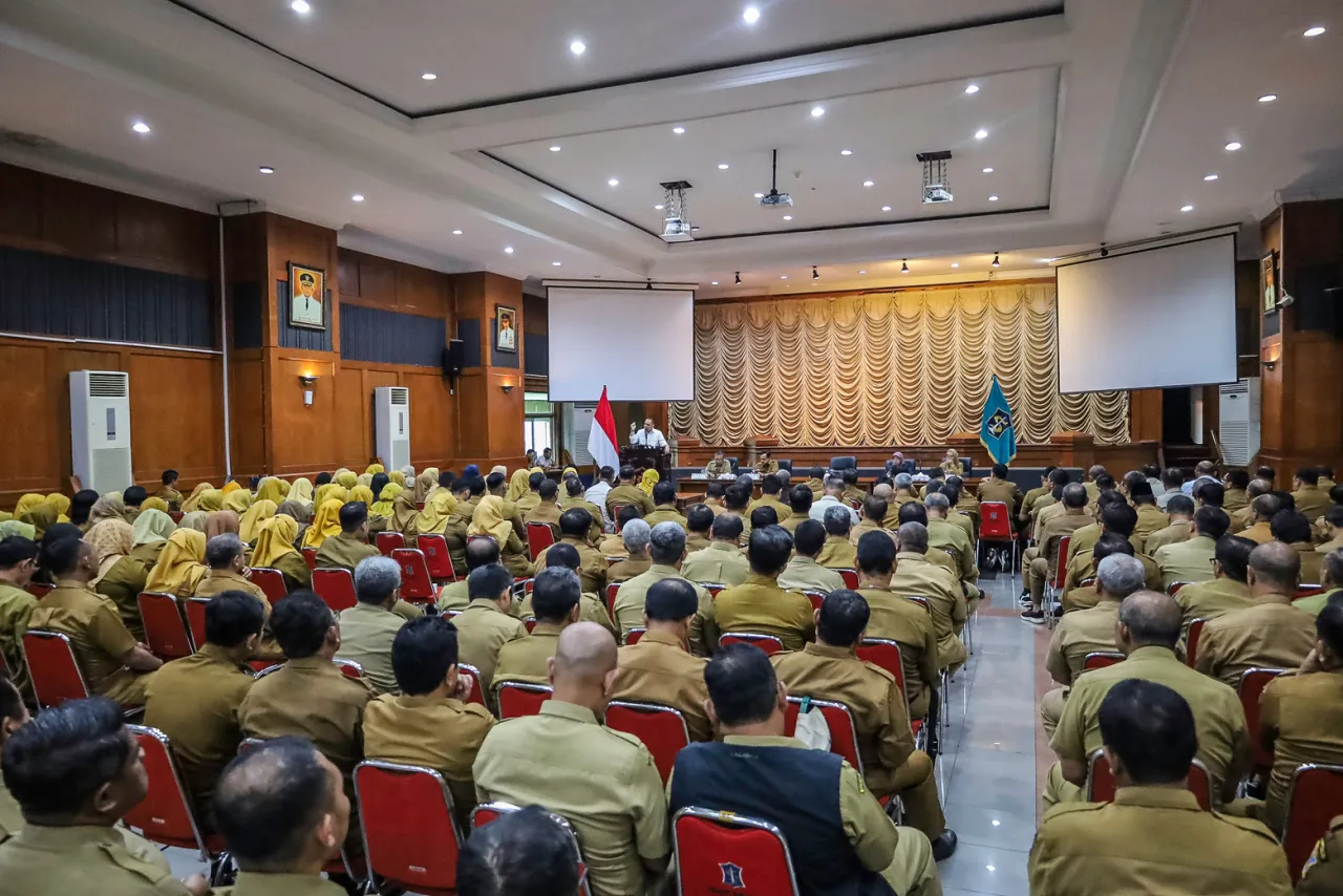 Wali Kota Eri Minta Camat hingga Kepala PD Selesaikan Update Data Warga Miskin
