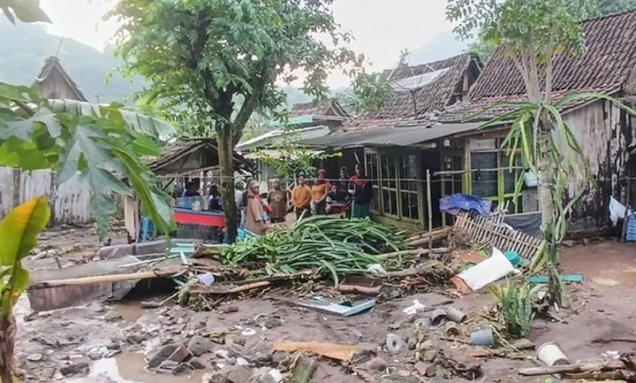 Diterjang Banjir Susulan, 37 Rumah-2 Sapi di Wonoboyo Bondowoso Hanyut
