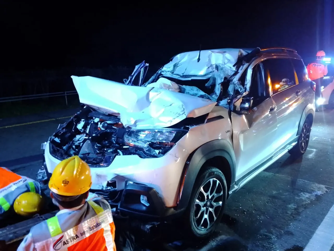 Lakalantas Tol Jombang, Ertiga Seruduk Mobil Lain, 1 Meninggal