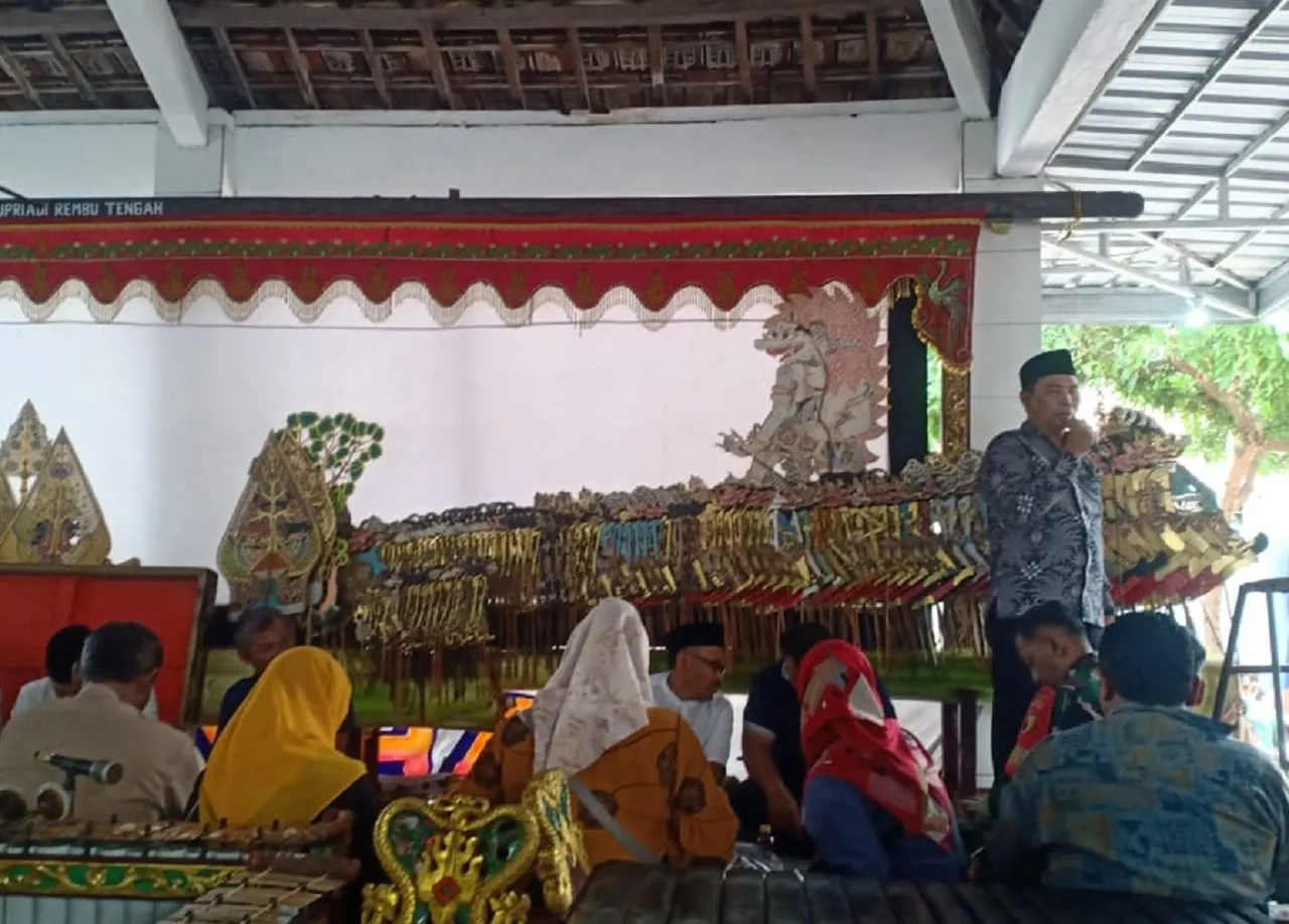 Ruwatan Desa Banjarbendo Sidoarjo Gelar Istighosah hingga Wayang Kulit