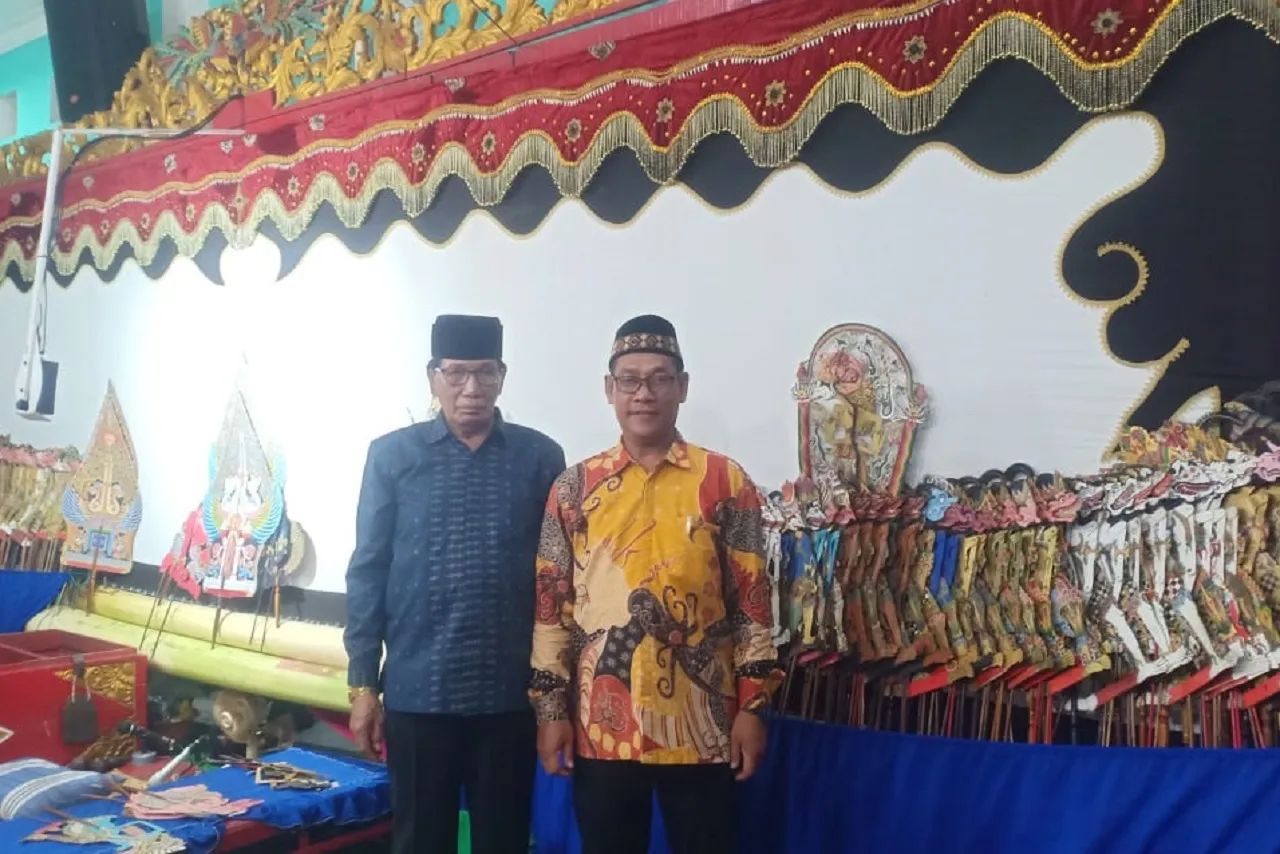 Ruwat Desa Kemantren Sidoarjo Dimeriahkan Gelaran Wayang Kulit