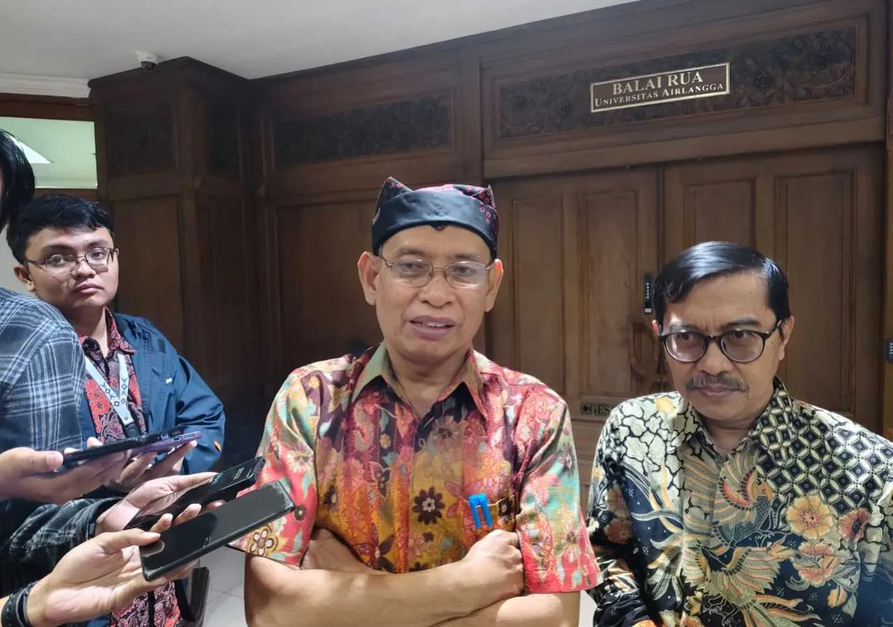 Unair Kukuhkan 12 Guru Besar Jelang Ramadhan, Ini Daftar Lengkapnya