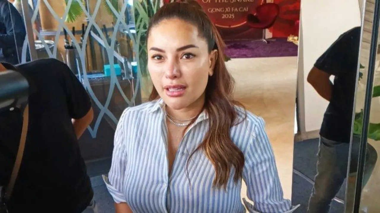 Pacar Anaknya Ditahan, Nikita Mirzani Menangis Girang