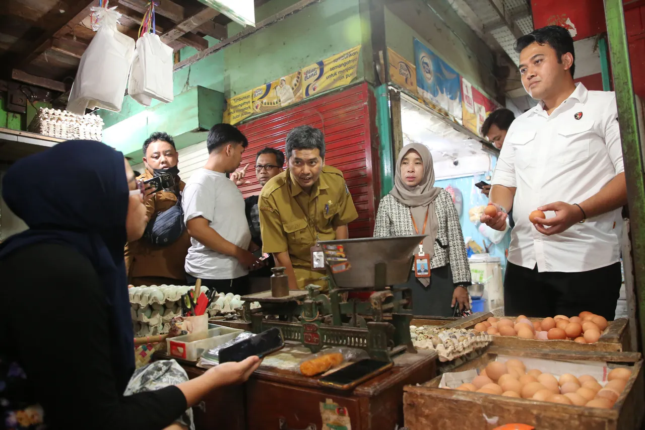 Jelang Ramadan, Pemkot Surabaya dan Polrestabes Sidak Pasar Pastikan Stok Bapok Aman