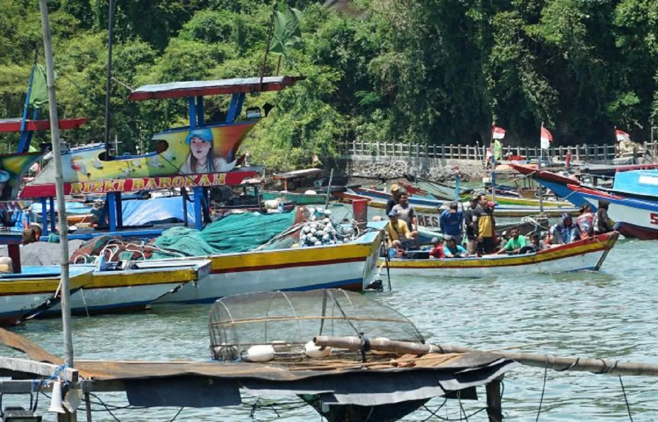 Cuaca Buruk-Gelombang Tinggi, Ratusan Nelayan Tulungagung Tak Melaut