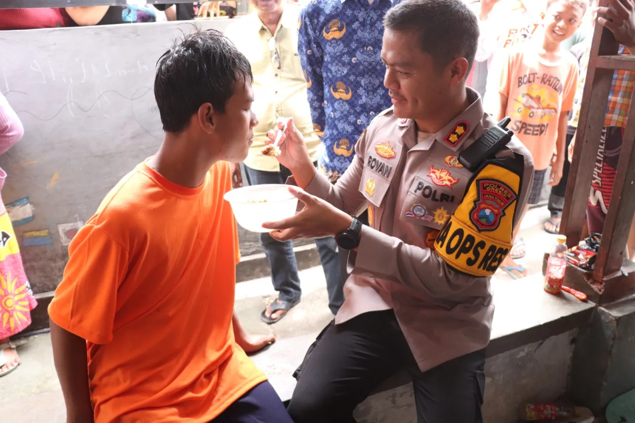 Peduli ODGJ, Kapolres Gresik Ajak Ipda Purnomo Bantu Rehabilitasi Warga dengan Gangguan Jiwa