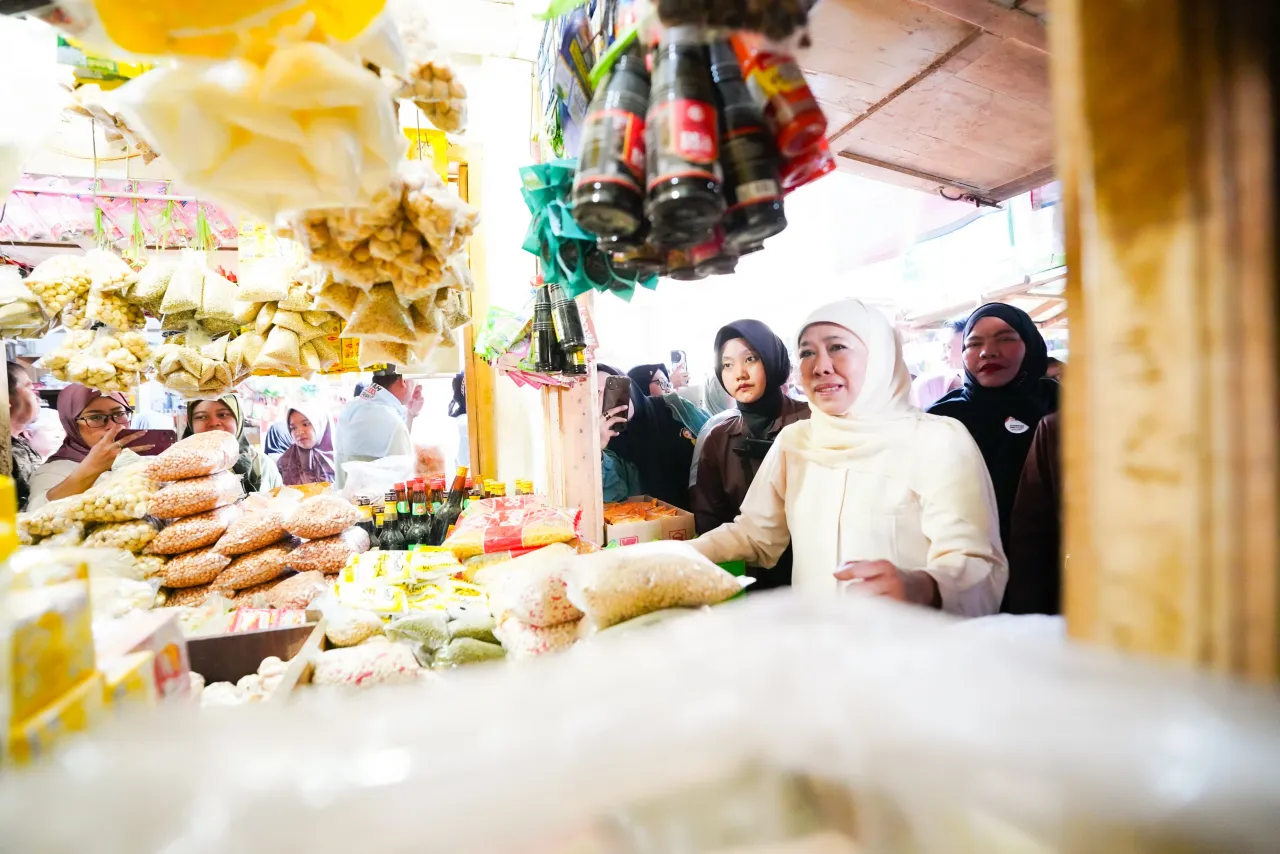Gubernur Khofifah Imbau Masyarakat Tak Belanja Berlebihan Jelang Ramadhan