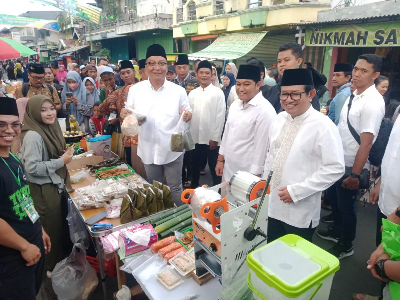 Wabup Gresik Alif Buka Kegiatan 'Trate Takjil Market', Diikuti 130 Pedagang Kecil