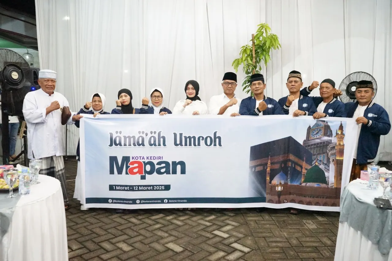 Berangkatkan Umroh Relawan, Mbak Vinandan dan Gus Qowim Titip Doa Untuk Kota Kediri