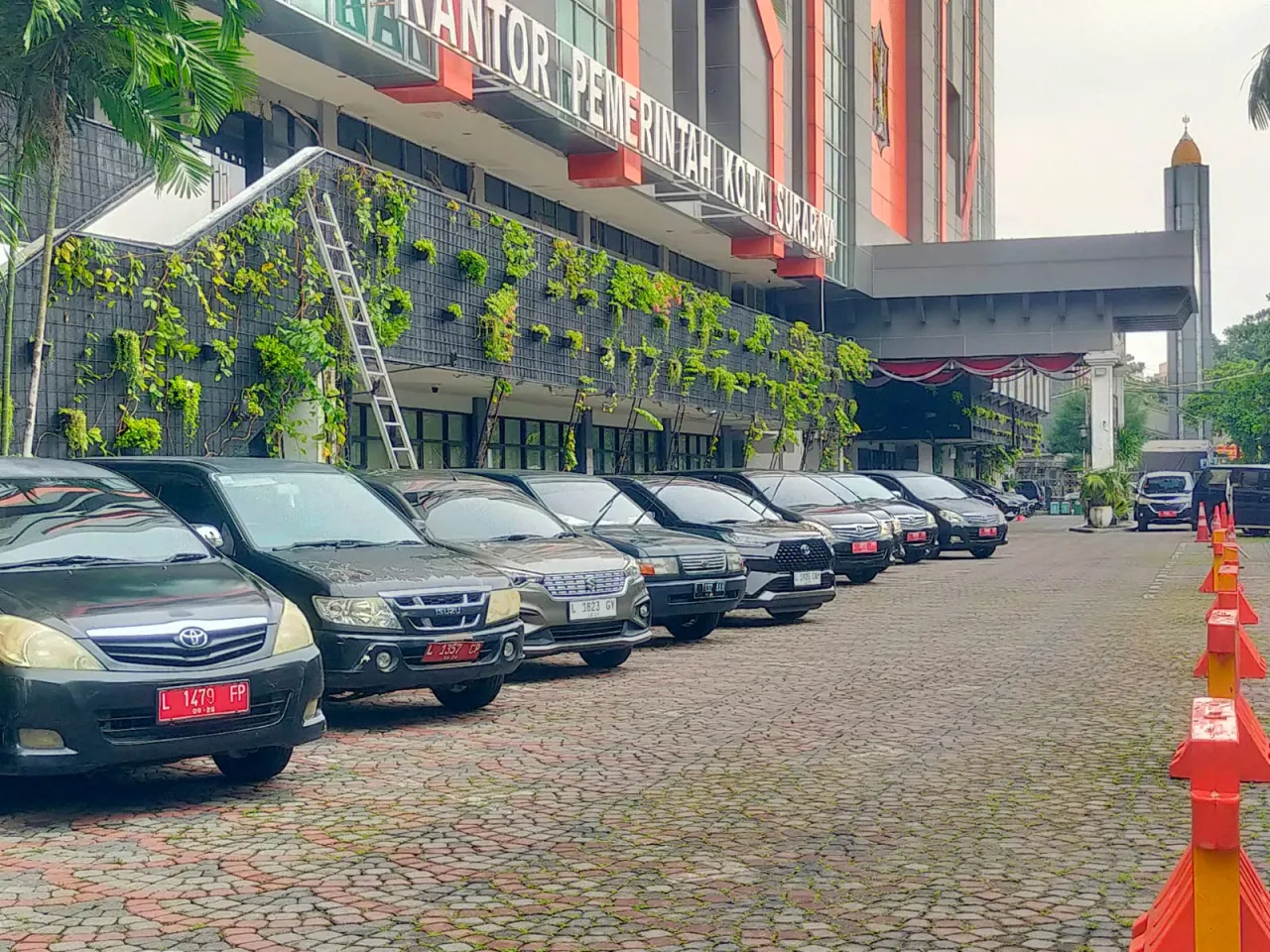 Jelang Lebaran 2025, Pemkot Surabaya Kumpulkan Mobil Dinas ASN
