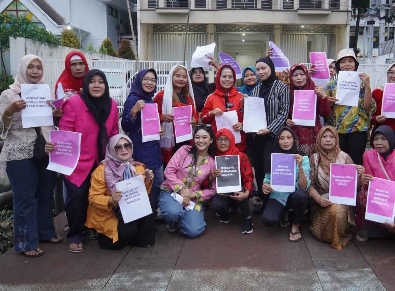 Komunitas sosial HerAction saat ikut berpartisipasi dalam momentum International Women’s Day, Sabtu (08/03/2025). SP/ RIKO