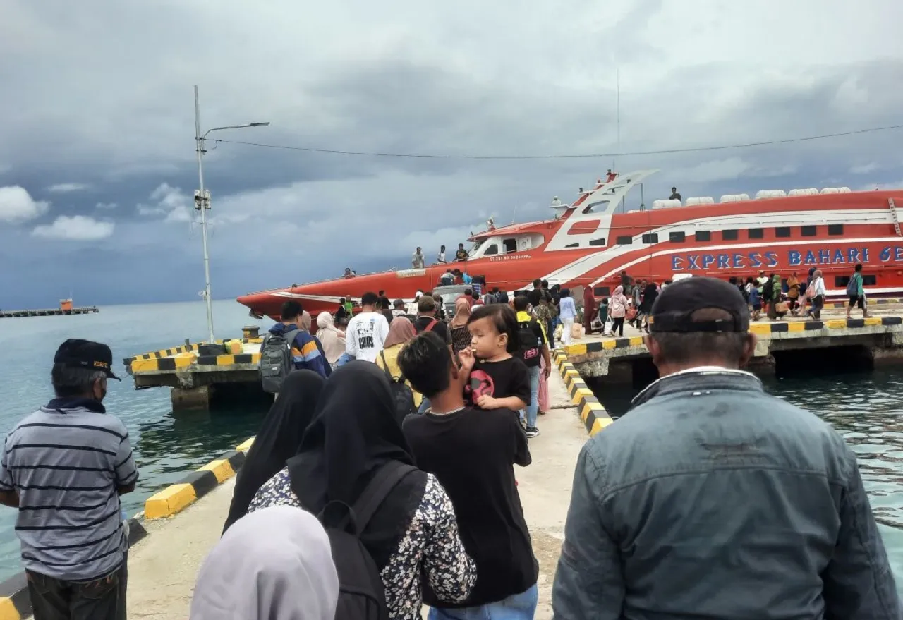 Kesulitan Akses Tiket Gratis Kapal Cepat, Pemudik Situbondo-Madura Ngeluh