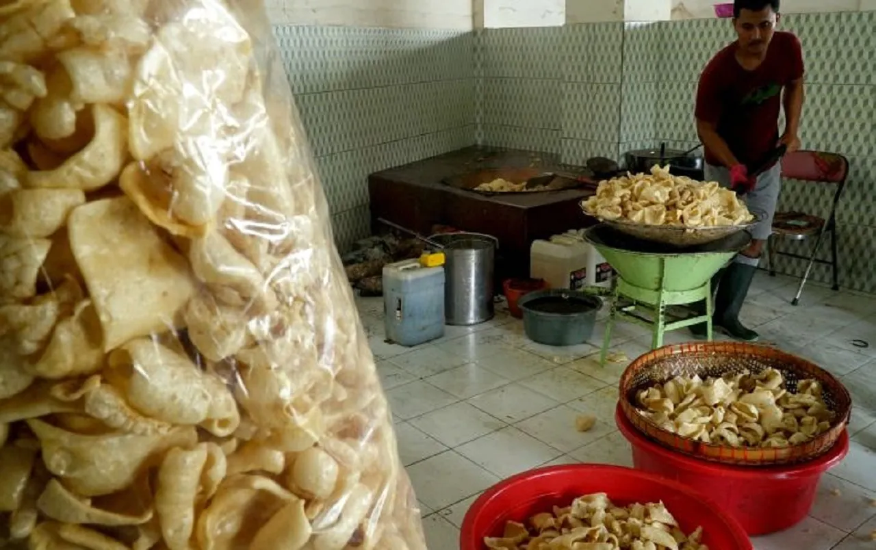 Berkah Ramadhan, Produksi Kerupuk Rambak di Tulungagung Melonjak hingga 200 Persen