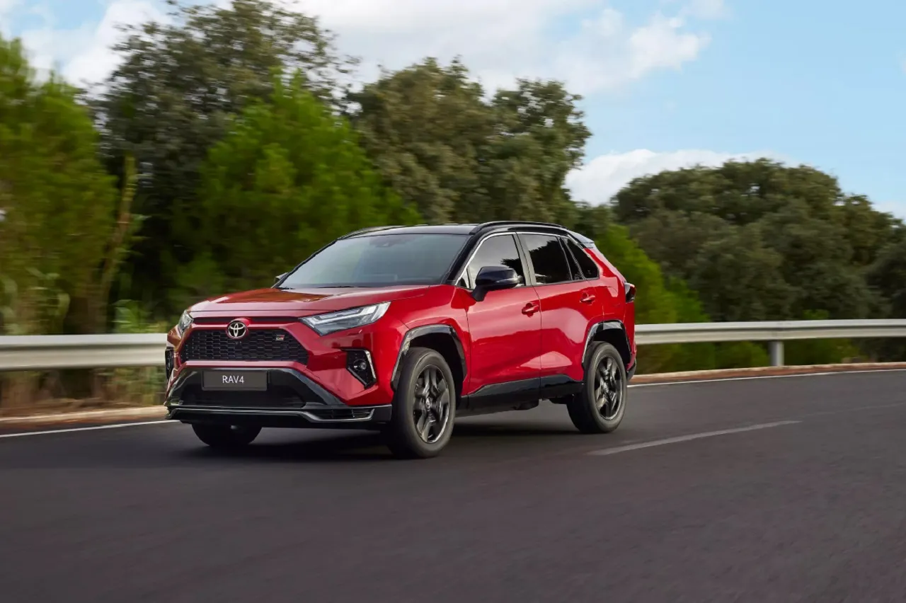 Alami Ledakan dan Ganggu Rantai Pasokan, Toyota Hentikan Produksi RAV4