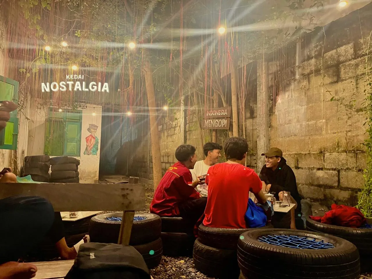 Sulap Barang Bekas jadi Properti, Kedai Nostalgia Bojonegoro Sukses Curi Perhatian