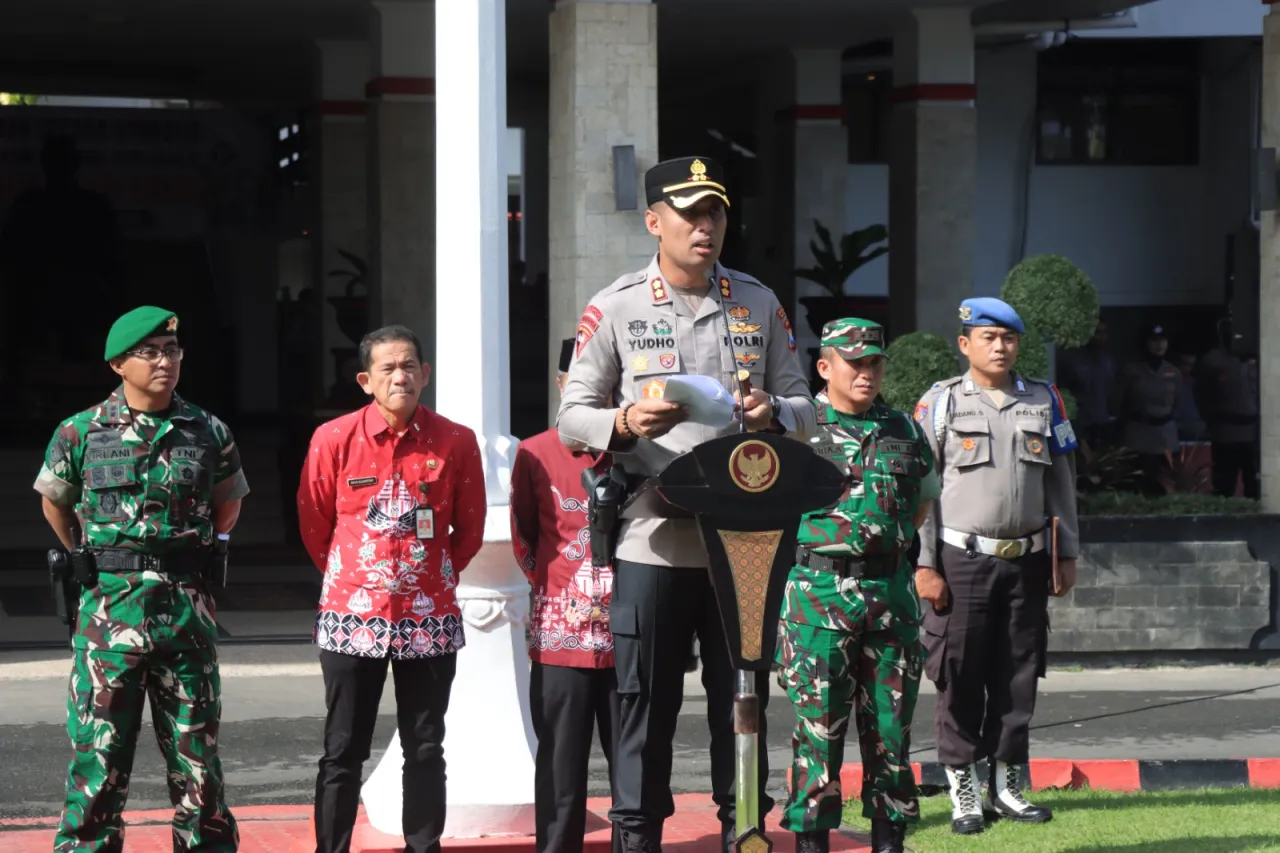 Kapolres Blitar Kota Pimpin Apel Operasi Ketupat Semeru 2025
