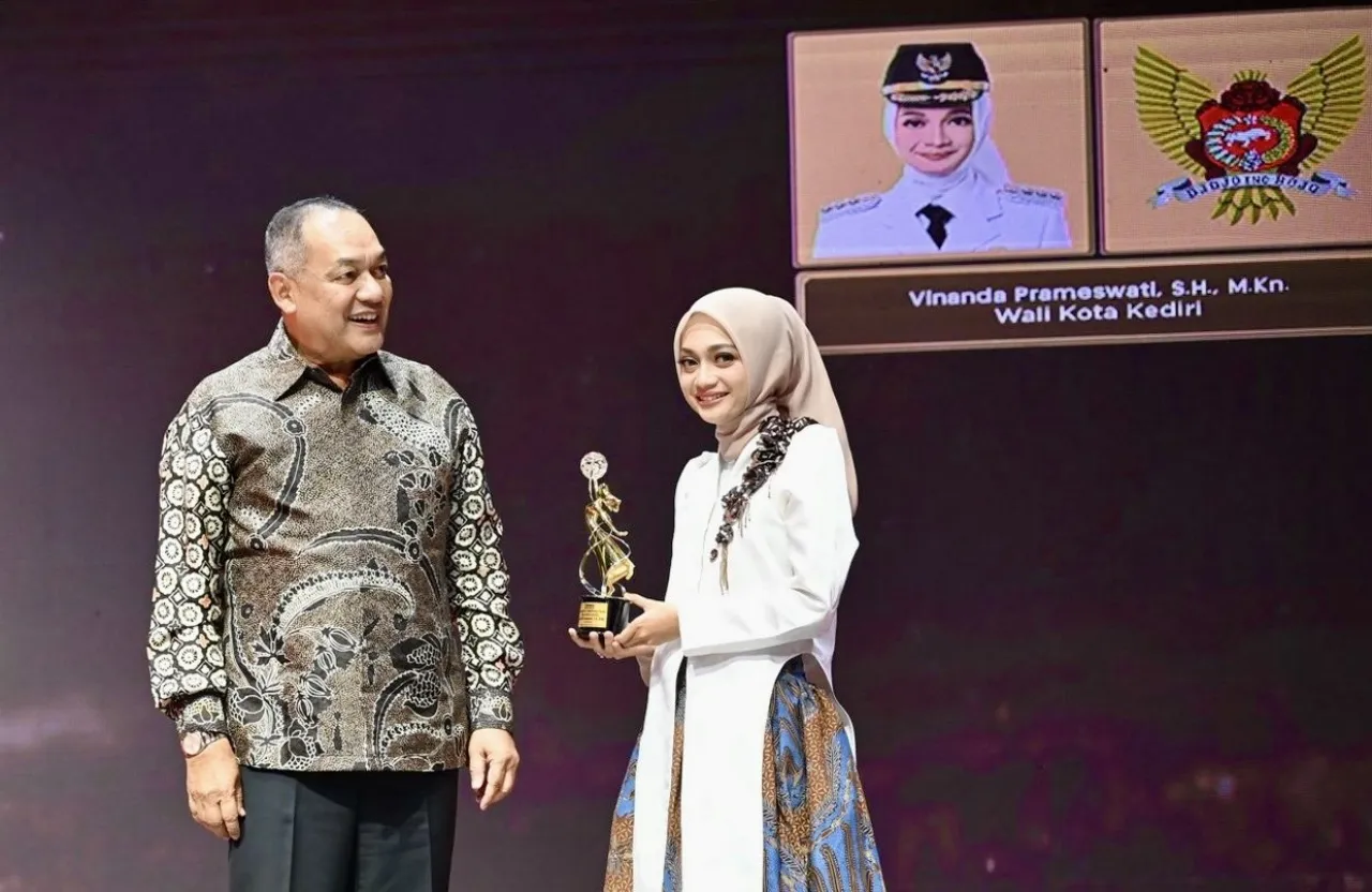 Wali Kota Kediri Vinanda Raih Penghargaan Kategori Women In Education Improvement