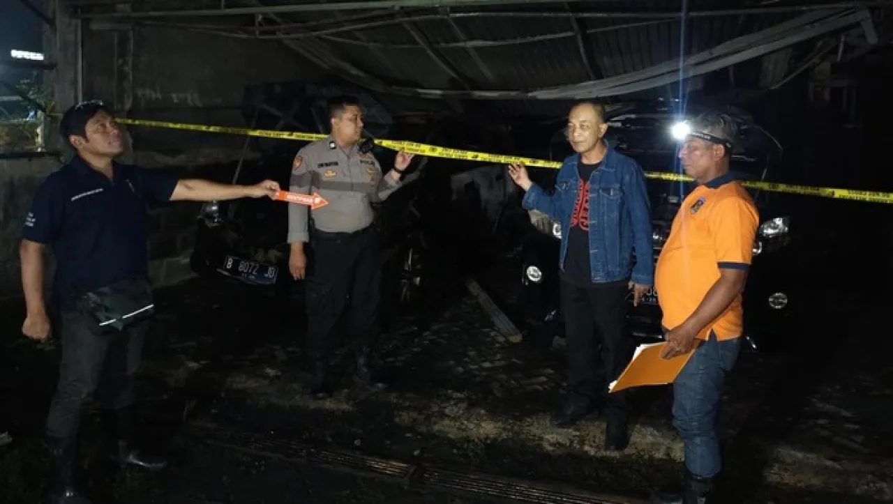 Baca juga : Garasi Terbakar, 7 Mobil Mewah Hangus