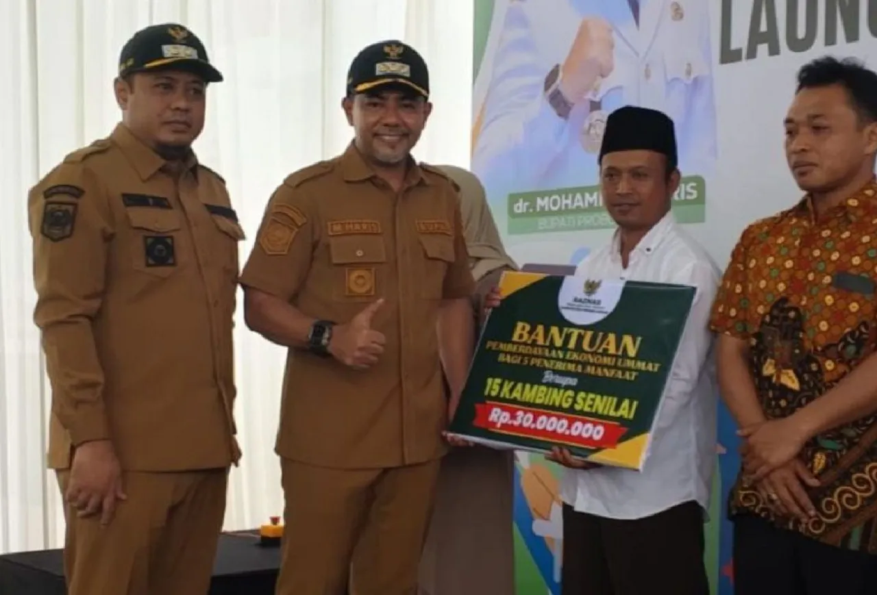 Berdayakan Perekonomian, Baznas Probolinggo Salurkan 15 Ekor Kambing