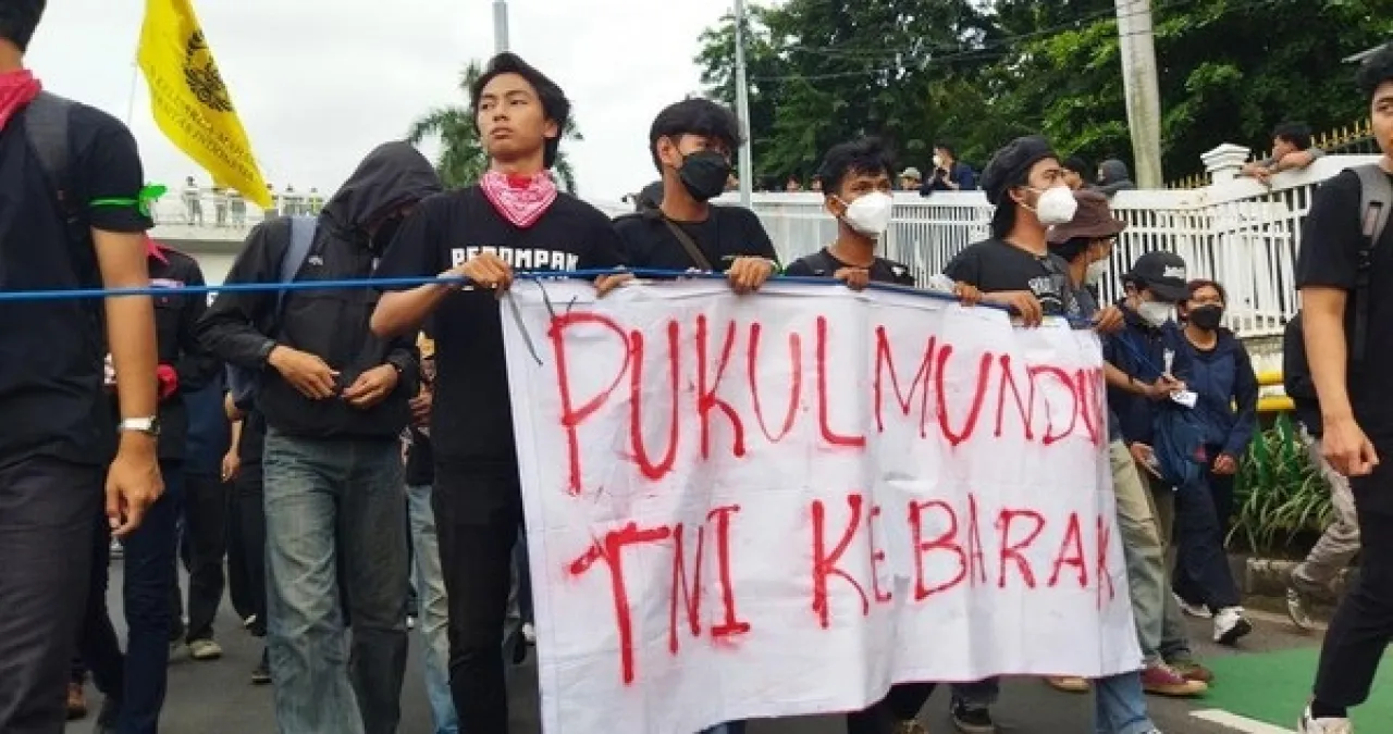 Dua Mahasiswa Minta UU TNI Hasil Revisi Dibatalkan MK