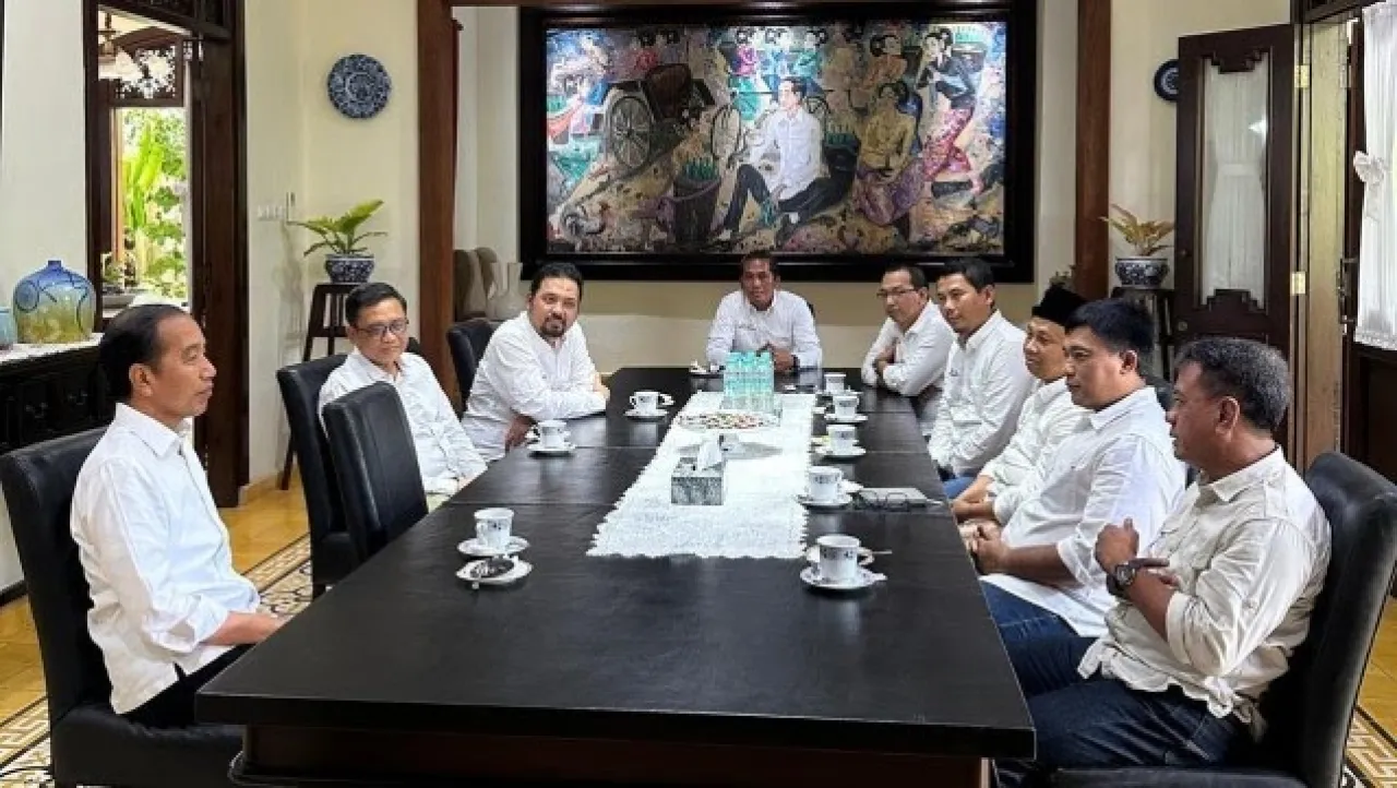 Relawan Alap-Alap Jokowi, Baru Muncul Tadi, Sehari Setelah Bosnya Digeruduk